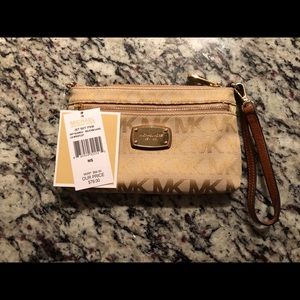 Micheal Kors Wristlet NWT